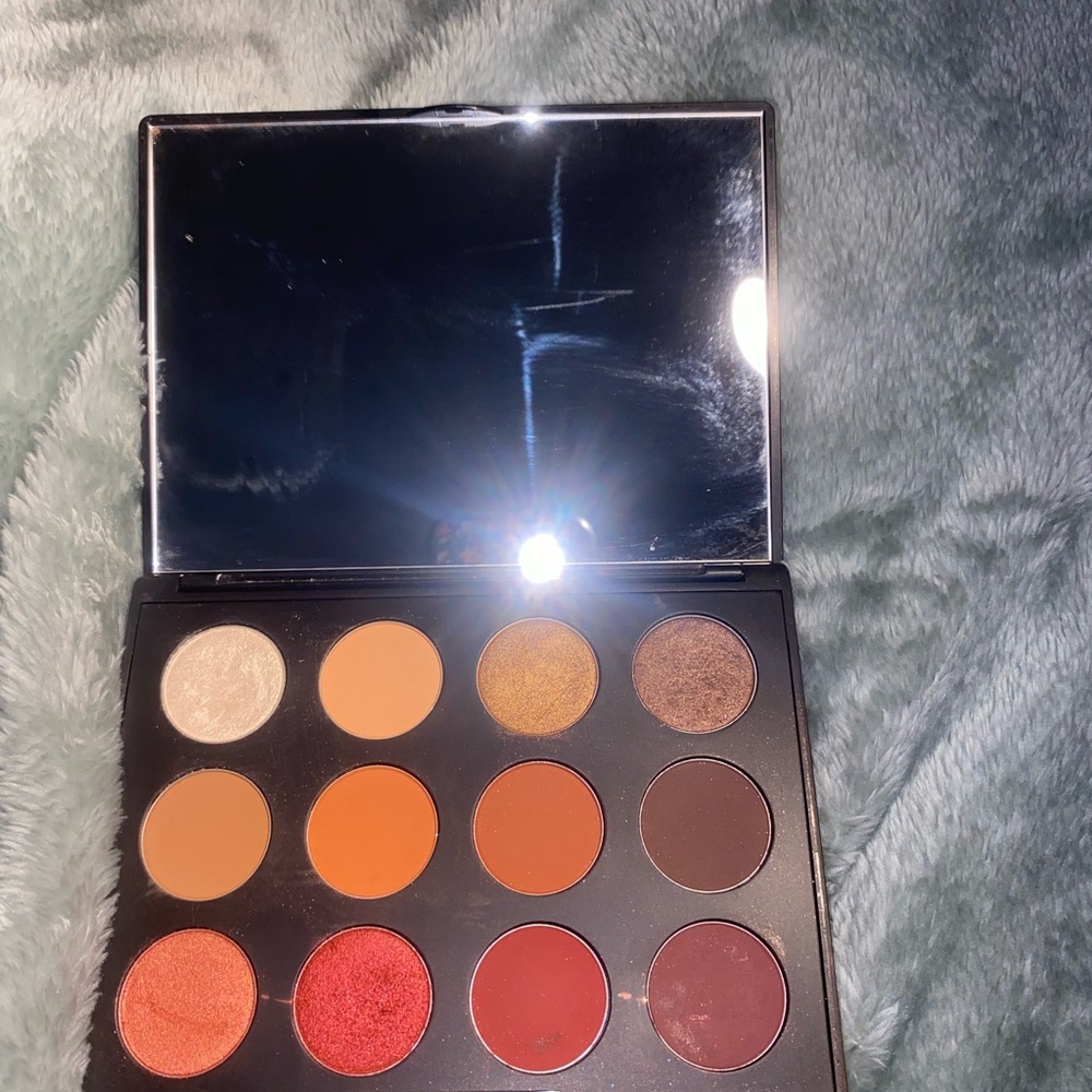 MAC Library Flame Boyant eyeshadow palette